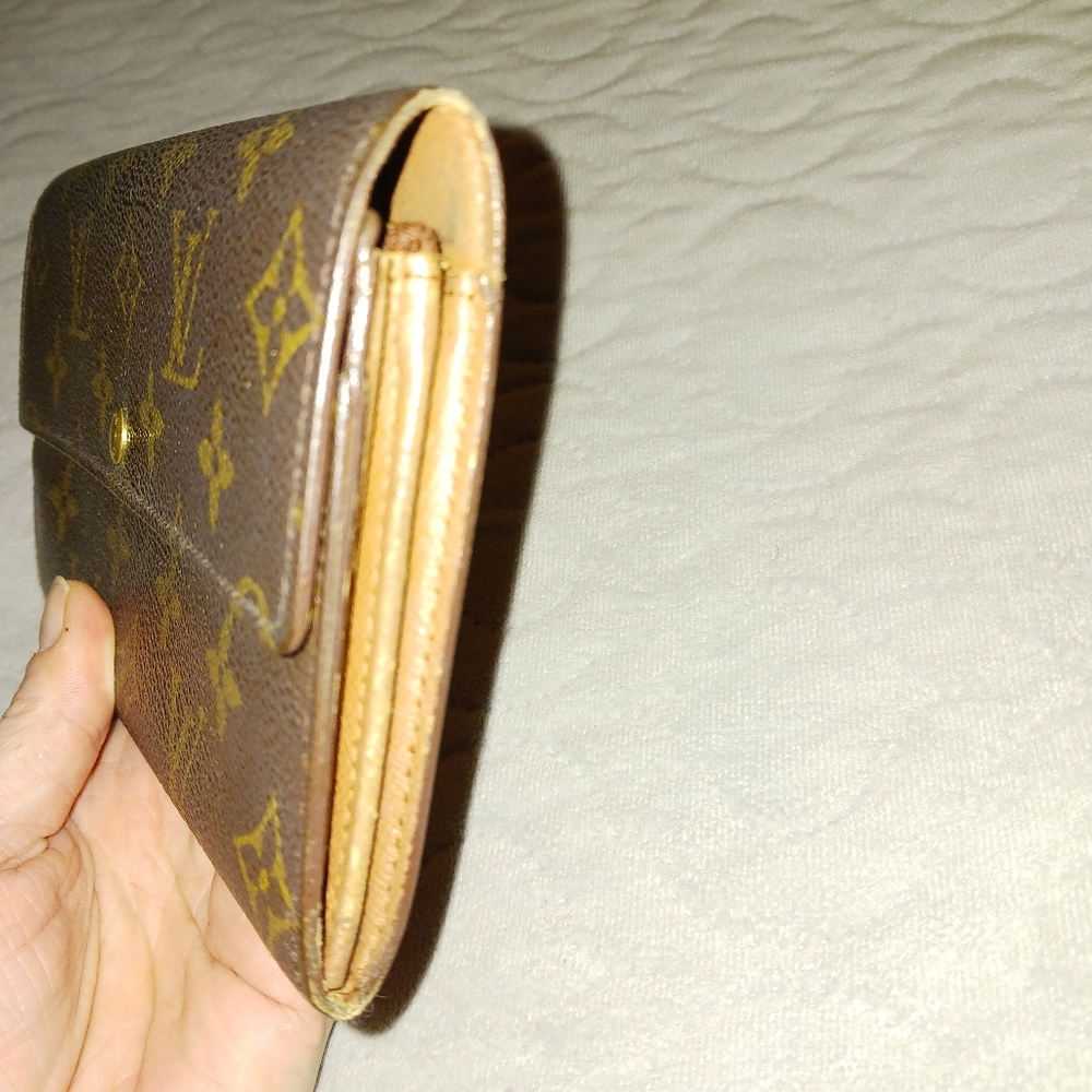 Vintage Louis Vuitton Wallet - Picture 4 of 15